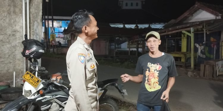 Ayo Aktif Jaga Kamtibmas, Personel Bhabinkamtibmas Polsek Mancak Polres Cilegon Polda Banten Dialogis Bareng Kalangan Muda