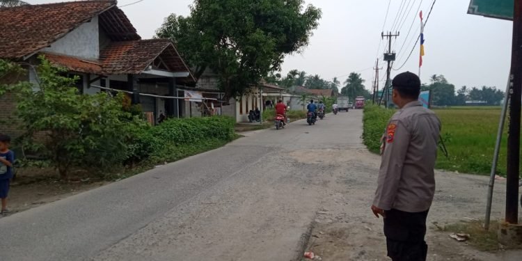 Kegiatan Strong Point Pagi Polsek Kopo Polres Serang Melaksanakan Pengaturan Lalu Lintas