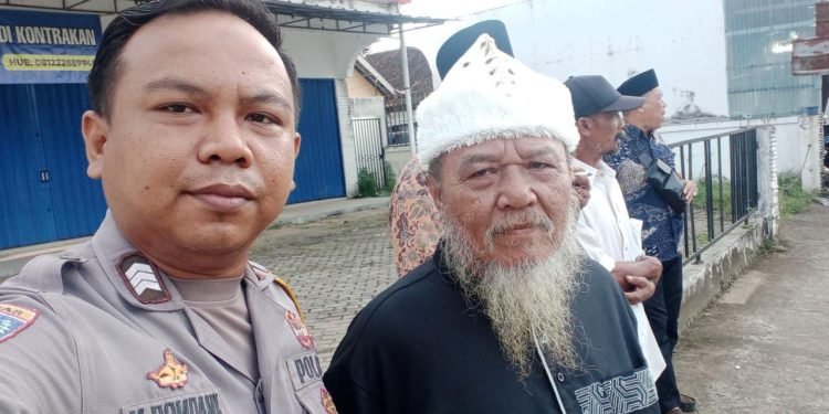 Bhabinkamtibmas Polsek Wanasalam Polres Lebak Sambang Warga Sampaikan pesan Kamtibmas