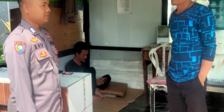 Eratkan  Silaturahmi & Komunikasi aktif, Personil Polsek  Cibeber sambangi  masyarakat Cibeber