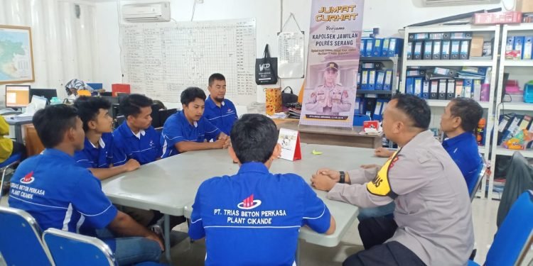 Jumat Curhat di PT Trias Beton, Polsek Jawilan Polres Serang Eratkan Komunikasi dan Silaturahmi dengan Pekerja