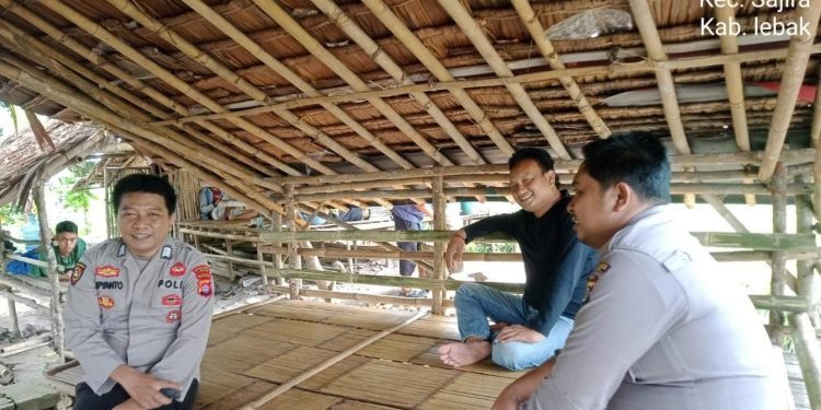 Antisipasi Gangguan Kabtibmas Polsek Sajira Polres Lebak Gelar patroli dan Sambangi Warga