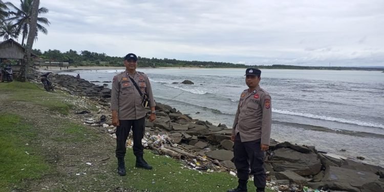 Cegah Gangguan Kamtibmas, Anggota Polsek Wanasalam Polres Lebak Laksanakan Patroli di Kawasan Wisata Tanjung Panto