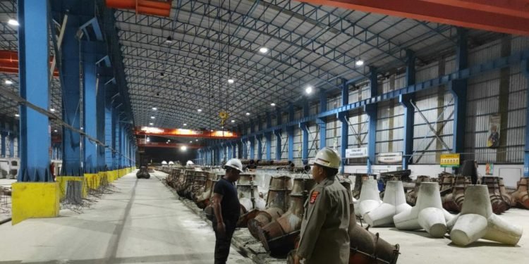 Sambangi Security, Bhabinkamtibmas Polsek Bojonegara  Polres Polda Banten Berikan Arahan