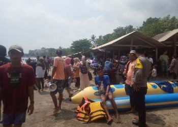 Pengamanan personil Polsek Anyar Polres Cilegon Polda Banten pada Pantai diwilayah Kec. Anyar