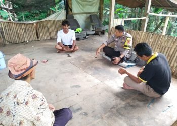Sambung Rasa Bareng Warga Masyarakat, Upaya Personel Bhabinkamtibmas Polsek Mancak Polres Cilegon Polda Banten Ciptakan Kamtibmas Kondusif
