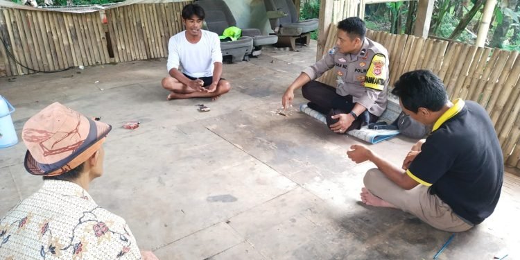 Sambung Rasa Bareng Warga Masyarakat, Upaya Personel Bhabinkamtibmas Polsek Mancak Polres Cilegon Polda Banten Ciptakan Kamtibmas Kondusif