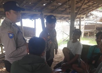 Bhabinkamtibmas Polsek Wanasalam Polres Lebak Rutin Laksanakan Giat Sambang Dan Silaturahmi Dengan Warga