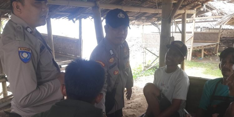 Bhabinkamtibmas Polsek Wanasalam Polres Lebak Rutin Laksanakan Giat Sambang Dan Silaturahmi Dengan Warga