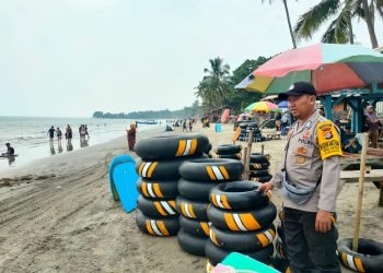 Pengamanan personil Polsek Anyar Polres Cilegon Polda Banten pada Pantai diwilayah Kec. Anyar