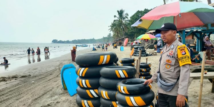 Pengamanan personil Polsek Anyar Polres Cilegon Polda Banten pada Pantai diwilayah Kec. Anyar