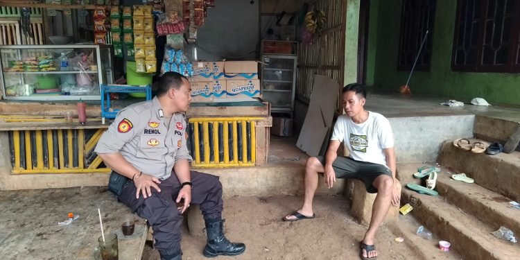 Polisi RW  Melaksanakan Sambang Warga dengan Oleh Banit Patroli Subsektor Tunjung Teja Polres Serang