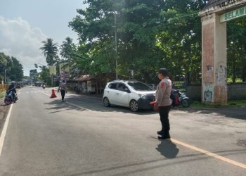 AGAR TERCIPTA KAMSELTIBCAR LANTAS ANGGOTA POLSEK WANASALAM POLRES LEBAK GELAR STRONG POINT DAERAH RAWAN MACET DAN LAKA LANTAS