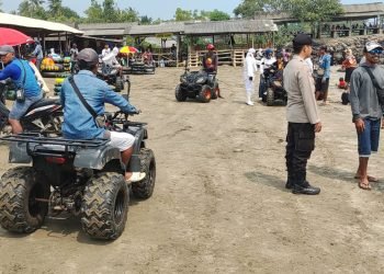 Pengamanan personil Polsek Anyar Polres Cilegon Polda Banten pada Pantai diwilayah Kec. Anyar