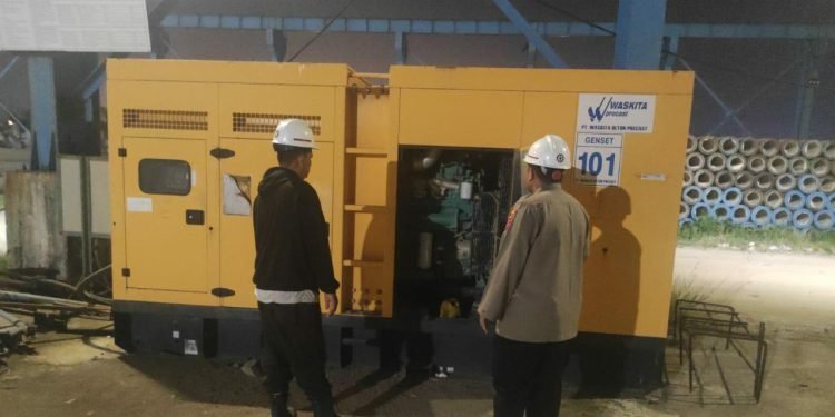 Sambangi Security, Bhabinkamtibmas Polsek Bojonegara Polres Polda Banten Berikan Arahan