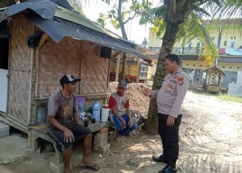 Polisi RW Melaksanakan Sambang Warga dengan Oleh Banit Patroli Subsektor Tunjung Teja Polres Serang