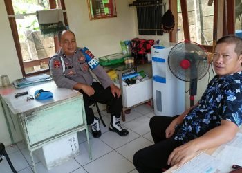 Giat Sambang Polmas RW, Kanit Propam Polsek Jawilan Polres Serang Aipda Riki Kunjungi Warga