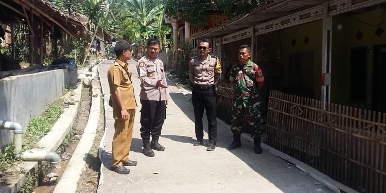 Kapolsek Rangkasbitung Polres Lebak Monitoring Giat Desa Cilangkap Bersama 3 Pilar