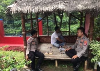 Bhabinkamtibmas Polsek Malingping Polres Lebak Sampaikan Pesan Kamtibmas Saat Temui Warga
