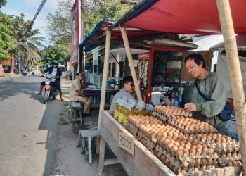 Jaga Kondusifitas Wilayah Bhabinkamtibmas sambang warga