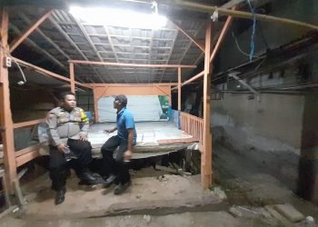 BERIKAN RASA AMAN, POLSEK CIBEBER SAMBANGI PETUGAS RONDA MALAM