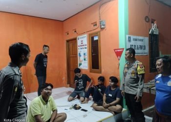Eratkan Silaturahmi & Komunikasi aktif, Personil Polsek Cibeber sambangi masyarakat Cibeber
