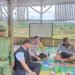 Duduk Dan Dialogis Bersama, Personel Bhabinkamtibmas Polsek Mancak Polres Cilegon Polda Banten Sikapi Perkembangan Kamtibmas Desa Binaan
