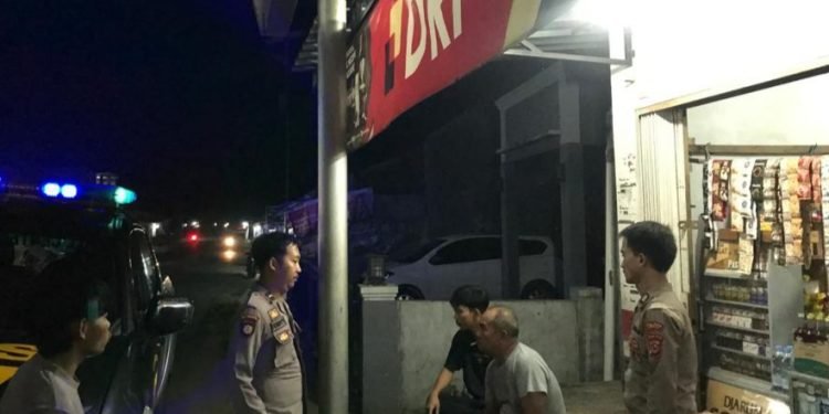 Cegah Aksi Kejahatan dan Tindak Kriminalitas Jalanan Polsek Wanasalam Melaksanakan Giat Patroli Malam