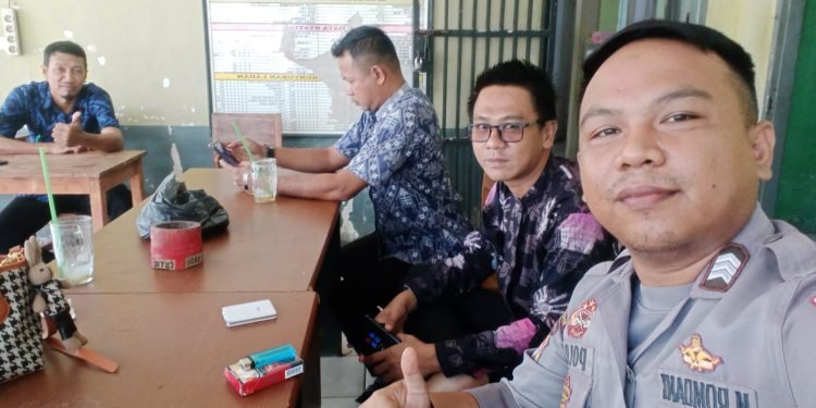 Bhabinkamtibmas Polsek Wanasalam Polres Lebak Rutin Laksanakan Giat Sambang Dan Silaturahmi Dengan Warga