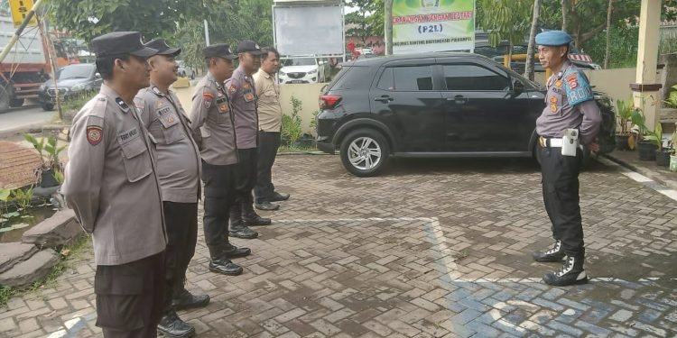 Pengamanan Markas !!! Polsek Puloampel Polres Cilegon Polda Banten implementasikan SOP dalam kesehariannya guna mendukung program Quick Wins Presisi Polri
