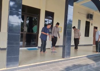 Kebersihan Sebagian Dari Iman, Kanit Binmas Polsek Mancak Polres Cilegon Polda Banten Guyub Bersama Warga Masyarakatg