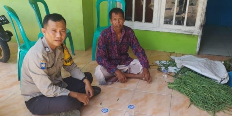 Dialogis Bersama Tokoh Masyarakat, Upaya Personel Bhabinkamtibmas Polsek Mancak Polres Cilegon Polda Banten Monitoring Harkamtibmas