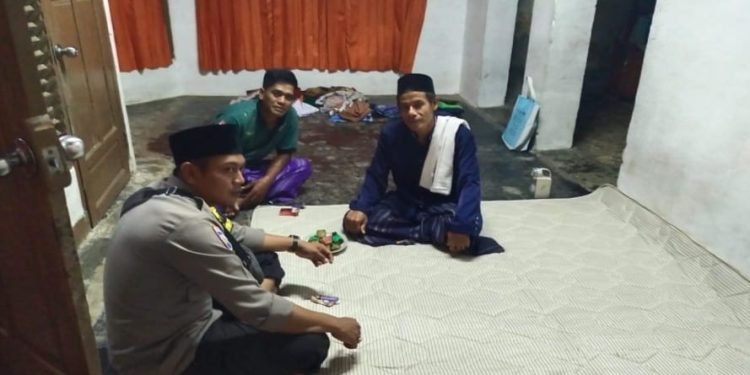 Jaga Dan Pelihara Kamtibmas, Personel Bhabinkamtibmas Polsek Mancak Polres Cilegon Polda Banten Guyub Bersama Warga Masyarakat