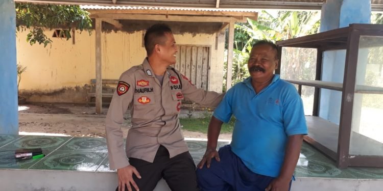 Bhabinkamtibmas Polsek Wanasalam Polres Lebak Rutin Laksanakan Giat Sambang Dan Silaturahmi Dengan Warga