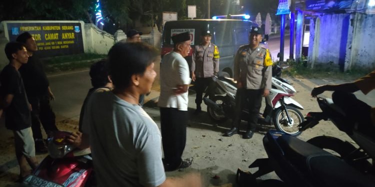 Antisipasi 3C (Curat, Curas, Curanmor), Gank Motor dan gangguan Kriminalitas lainnya, Polsek Anyar Polres Cilegon Polda Banten laksanakan Patroli Mobile Blue Light dan Dialogis di kewilayahan