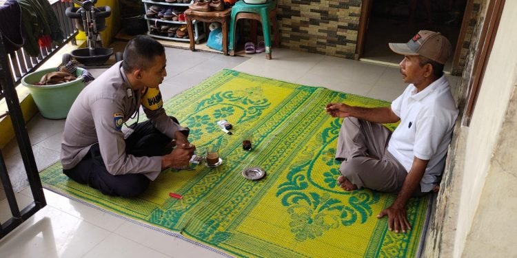 Dialogis Dan Ngopi Bareng Tokoh Masyarakat, Upaya Personel Bhabinkamtibmas Polsek Mancak Polres Cilegon Polda Banten Ciptakan Kamtibmas