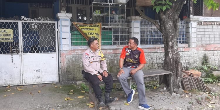 Bhabinkamtibmas Polsek Pulomerak sambangi warganya sekaligus mempererat Silahturahmi
