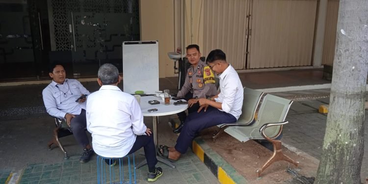 Babinkantibmas lakukan pendekatan dengan masyarakat