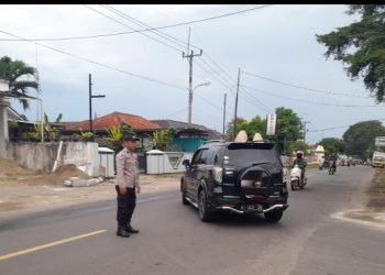 Menjaga Kamseltibcar lantas,Anggota Polsek warunggunung  Polres Lebak laksanakan strong Poin Melayani Masyarakat dipagi hari