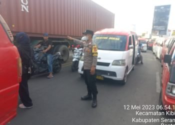 Strong Point Pagi, Personel Polsek Cikande Lakukan Penjagaan dan Pengaturan Lalulintas di Lokasi Rawan Macet