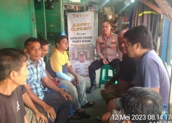 Gelar Jum’at Curhat, Polsek Cikande Dengar Curhatan Komunitas Sopir angkot di depan PT. PWI-1 Kibin