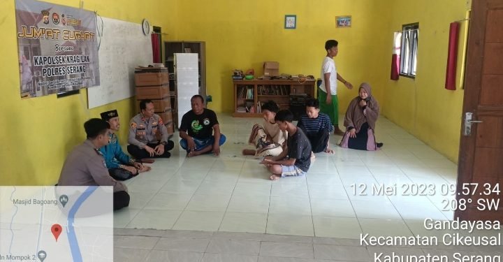 Dengan Jum’at Curhat, Kapolsek Kragilan Polres Serang Dengar Keluh Kesah Masyarakat Kragilan