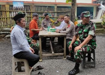 Bersama Camat Cibeber, Kapolsek Cibeber Wujudkan Kondusifitas wilayah Melalui “JUMAT CURHAT”