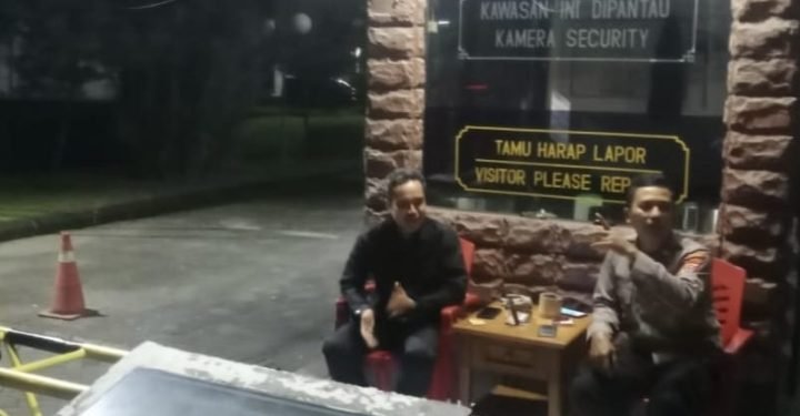 BERIKAN RASA AMAN, POLSEK CIBEBER SAMBANGI PETUGAS RONDA MALAM