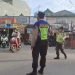 Cegah kecelakaan & kemacetan Lalulintas, personil Polsek Cibeber  Polres Cilegon Polda Banten berikan Pelayanan  Pengaturan Pagi dan Sore hari
