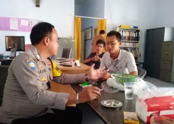 Sowan senyum Sapa Salam,Bhabinkamtibmas Polsek Puloampel Polres Cilegon Polda Banten Sisipkan Pesan-Pesan Kamtibmas