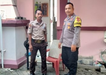 Jalin Silaturahmi dan Komunikasi Bhabinkamtibmas Polsek Cibeber Polres Cilegon laksanakan patroli dialogis dan Sambang perumahan warga