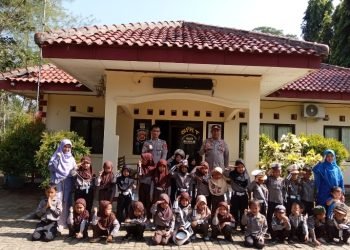 POLISI SAHABAT ANAK,  Polsek Wanasalam Polres Lebak Perkenalkan Tugas pokok Polri dan Cara Berlalulintas Yang Aman Sejak Dini