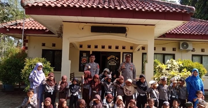 POLISI SAHABAT ANAK,  Polsek Wanasalam Polres Lebak Perkenalkan Tugas pokok Polri dan Cara Berlalulintas Yang Aman Sejak Dini