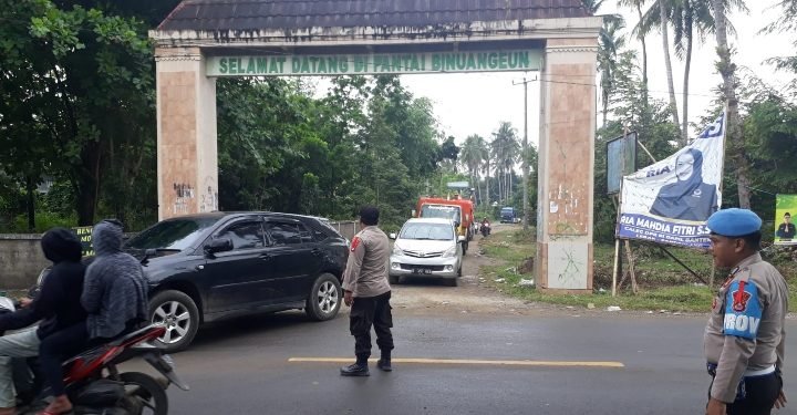 AGAR TERCIPTA KAMSELTIBCAR LANTAS ANGGOTA POLSEK WANASALAM POLRES LEBAK GELAR STRONG POINT DAERAH RAWAN MACET DAN LAKA LANTAS